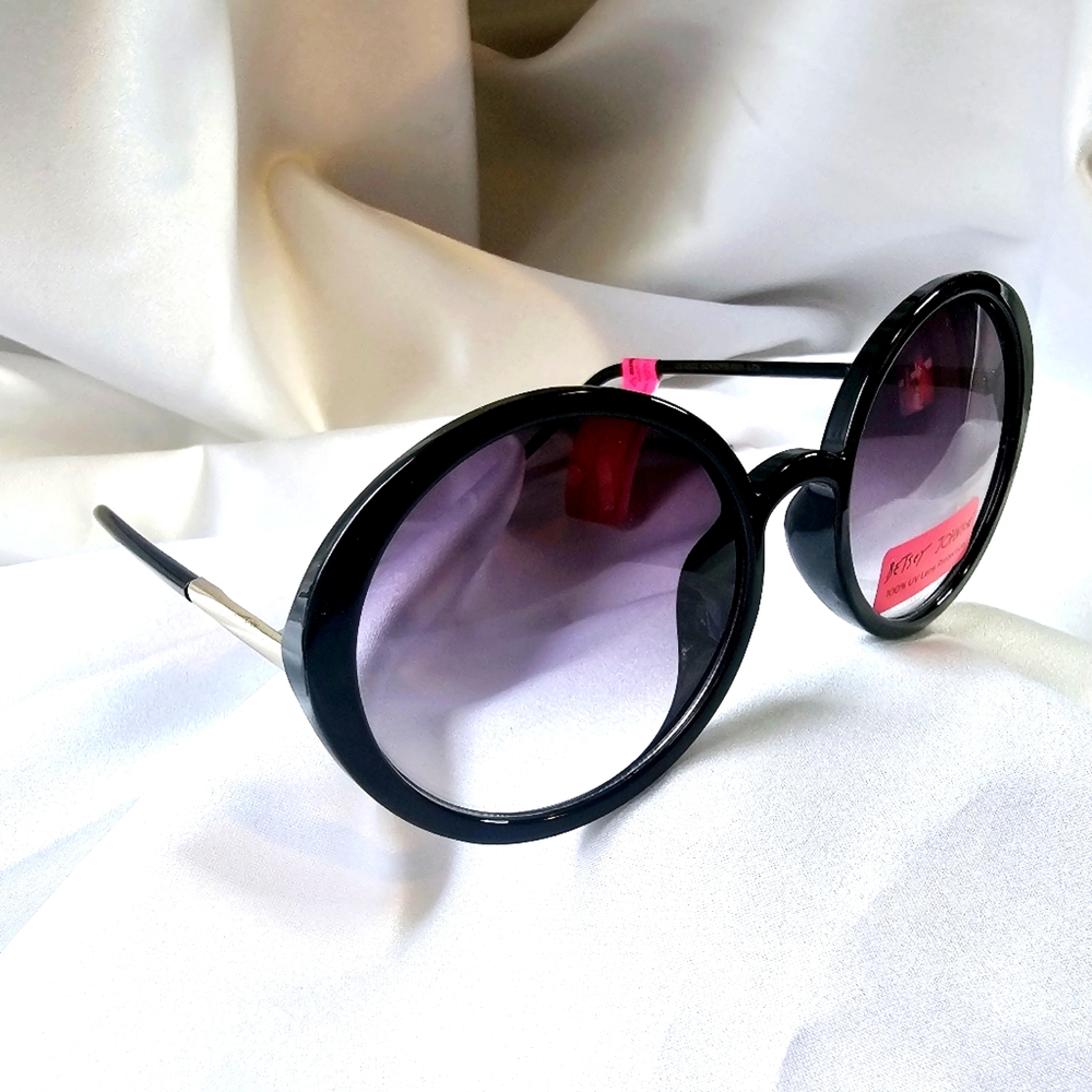 Betsey Johnson Round Black Sunglasses NWT